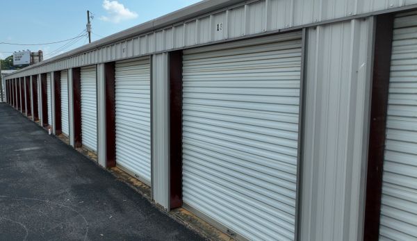 Oak Tree Storage - 5300 Oak Tree Road