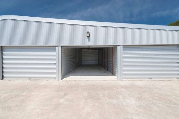 Finfeather Industrial Park & Storage - 2600 Finfeather Road