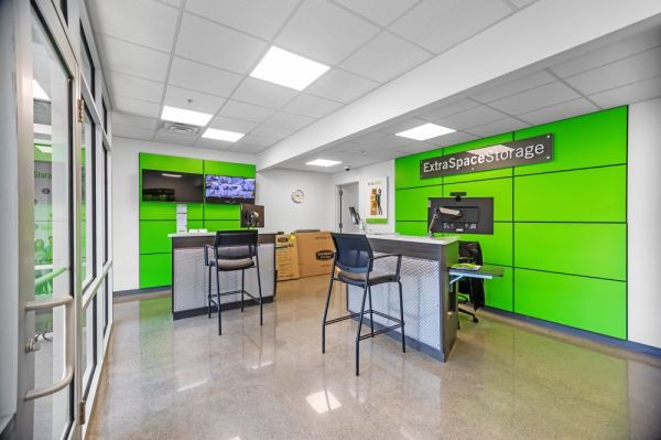 Extra Space Storage - 2037 - Knoxville - Deane Hill Dr - 6410 Deane Hill Drive