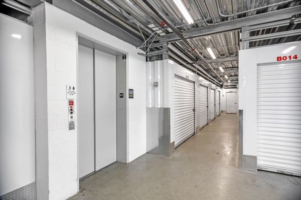 Extra Space Storage - 2037 - Knoxville - Deane Hill Dr - 6410 Deane Hill Drive