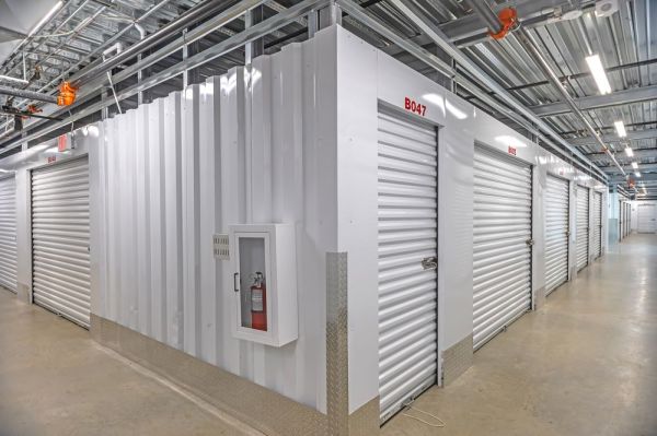 Extra Space Storage - 2037 - Knoxville - Deane Hill Dr - 6410 Deane Hill Drive