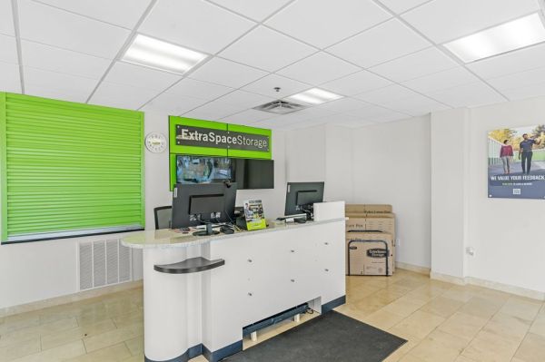 Extra Space Storage - 2058 - Austin - E. Ben White Blvd - 2401 East Ben White Boulevard