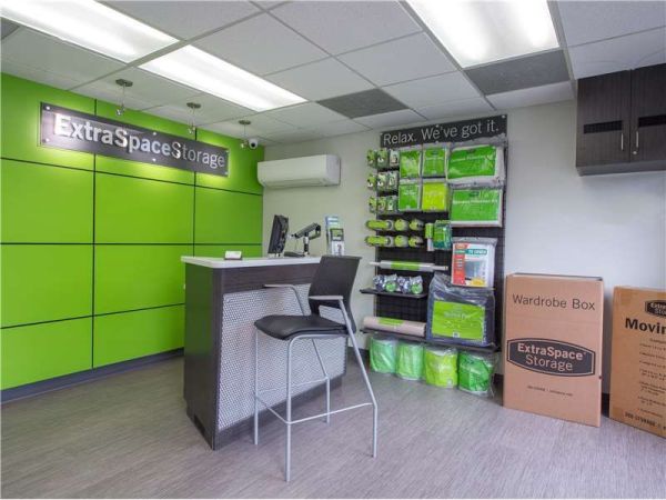 Extra Space Storage - 1320 - Atlanta - Roswell Rd - 8115 Roswell Road