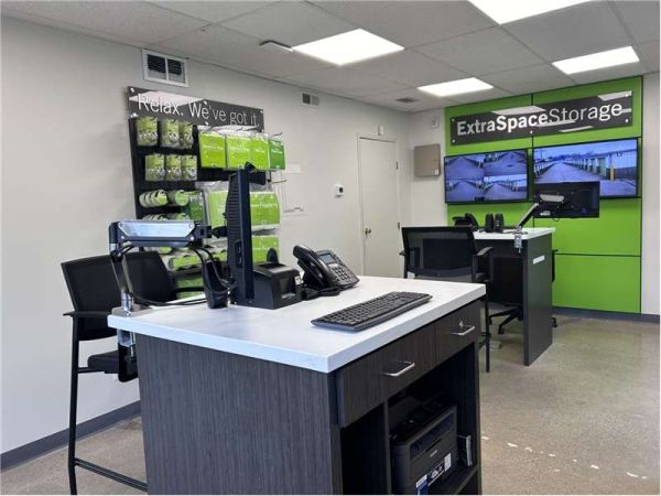 Extra Space Storage - 0478 - Columbus - W Dublin Granville - 3015 West Dublin Granville Road
