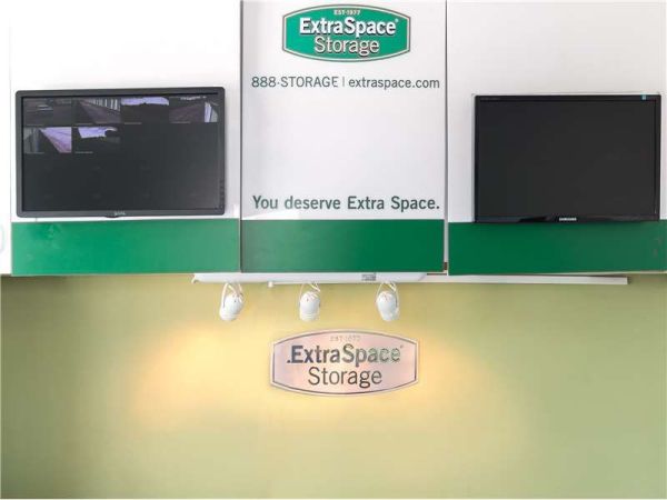 Extra Space Storage - 0523 - Columbus - Wilson Rd - 191 North Wilson Road