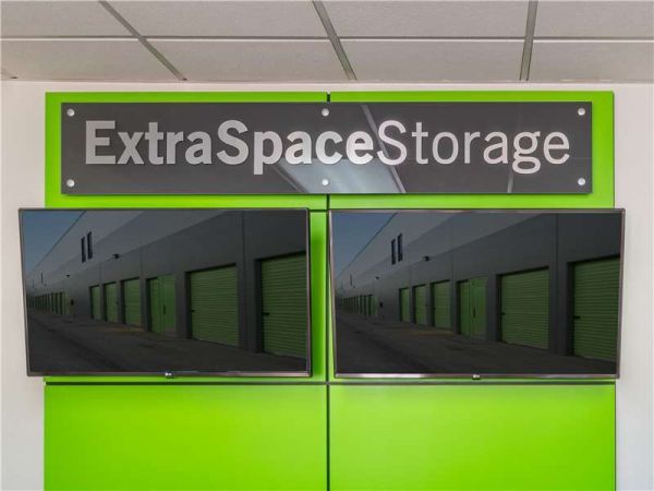 Extra Space Storage - 0801 - Panorama City - Cedros Ave - 8540 Cedros Avenue