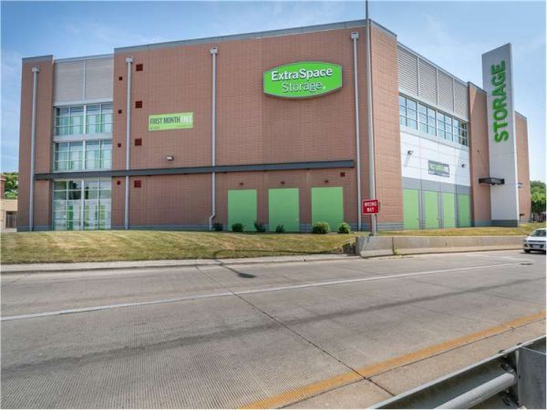 Extra Space Storage - 1229 - Chicago - Montrose - 4455 West Montrose Avenue
