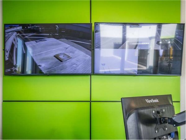 Extra Space Storage - 1433 - West Sacramento - F Street - 975 F Street