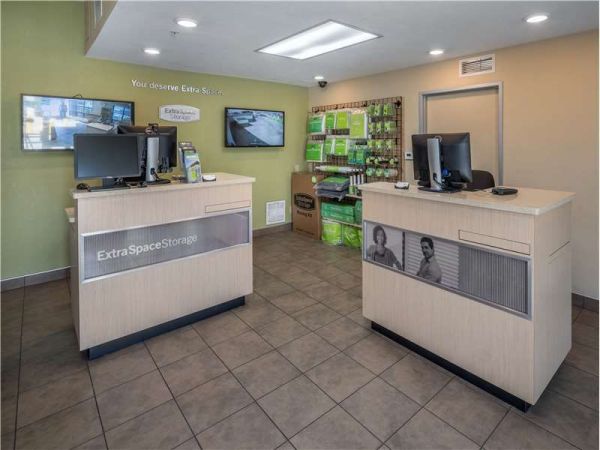Extra Space Storage - 1536 - Santa Ana - 1030 E 4th St - 1030 East 4th Street