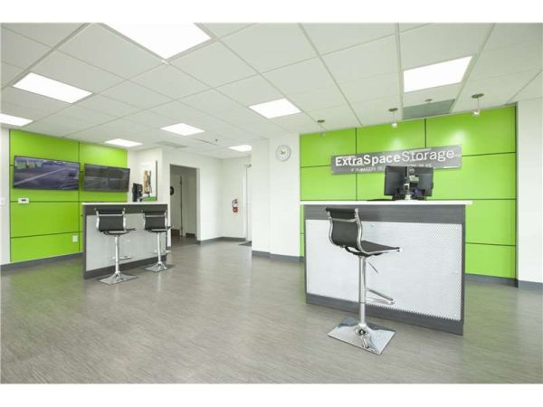 Extra Space Storage - 0695 - Oxnard - W Fifth St - 2585 West 5th Street
