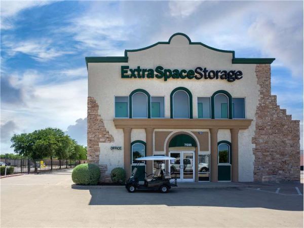 Extra Space Storage - 8494 - Fort. Worth - McCart Ave - 7600 McCart Avenue