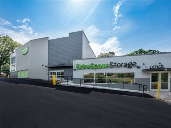 Extra Space Storage - 1649 - Charlotte - Wendover Rd - 1350 North Wendover Road
