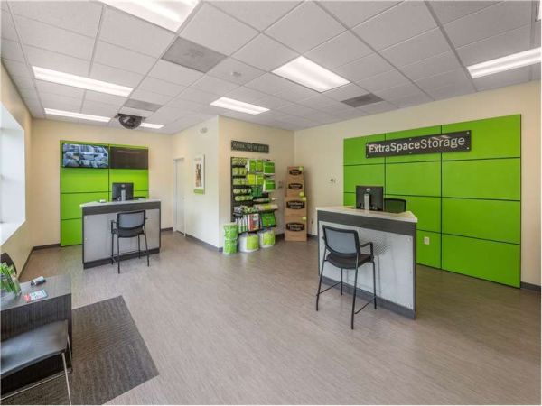 Extra Space Storage - 1649 - Charlotte - Wendover Rd - 1350 North Wendover Road