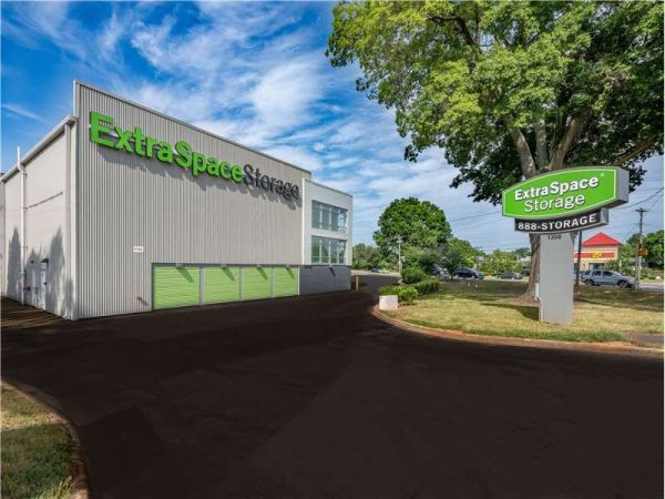 Extra Space Storage - 1649 - Charlotte - Wendover Rd - 1350 North Wendover Road