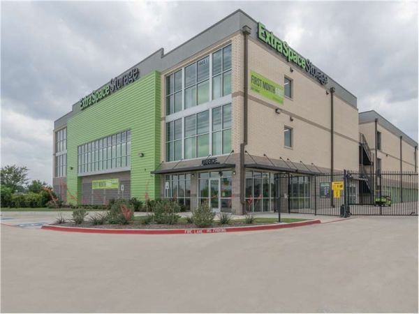 Extra Space Storage - 8864 - Fort Worth - North Freeway - 6021 North Freeway