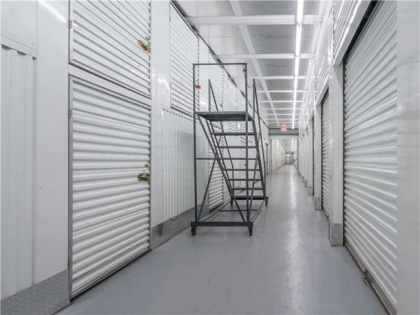 Extra Space Storage - 7194 - Fort Lauderdale - 19th St - 2290 Northwest 19th Street