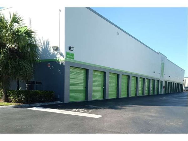 Extra Space Storage - 7200 - Pompano Beach - Sample Rd - 750 East Sample Road