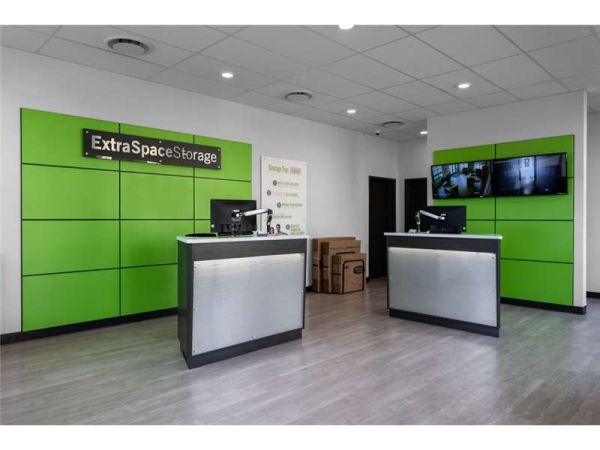 Extra Space Storage - 7236 - Meridian - Dyver Ave - 5100 North Dyver Avenue