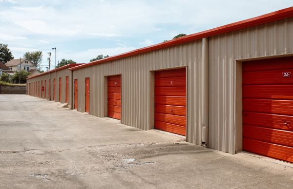 Storage Plus of Texarkana - 2113 East Broad Street