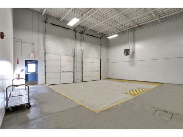 Extra Space Storage - 2111 - Bloomington - Gourley Pike - 606 West Gourley Pike