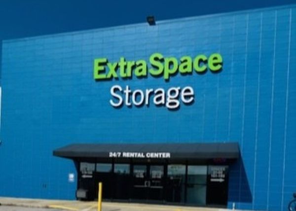 Extra Space Storage - 2111 - Bloomington - Gourley Pike - 606 West Gourley Pike