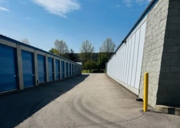 Extra Space Storage - 2111 - Bloomington - Gourley Pike - 606 West Gourley Pike