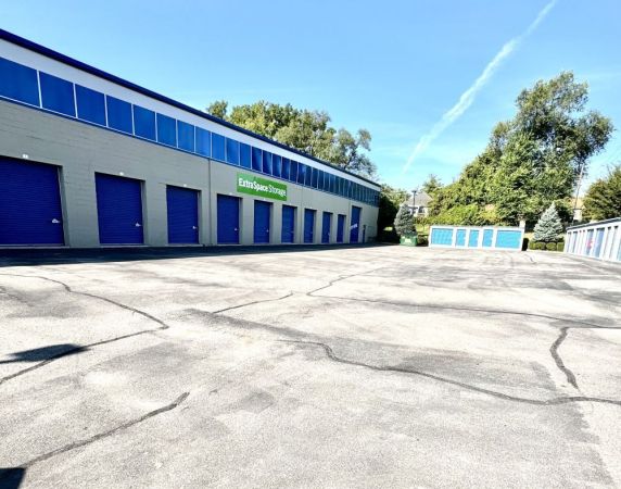 Extra Space Storage - 2120 - Bloomington - Patterson Dr - 301 West Patterson Drive