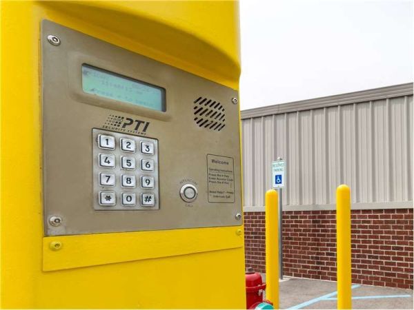 Extra Space Storage - 8748 - Indianapolis - 7420 N Michigan Rd - 7420 North Michigan Road