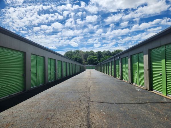 Extra Space Storage - 3129 - Warren - Elm Rd - 3787 Elm Road Northeast