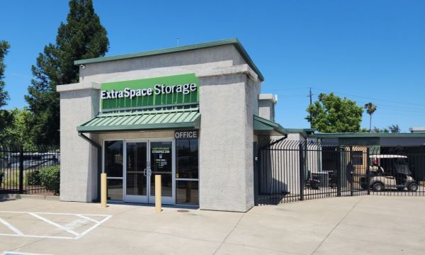 Extra Space Storage - 3510 - Sacramento - El Camino Ave - 1300 El Camino Avenue