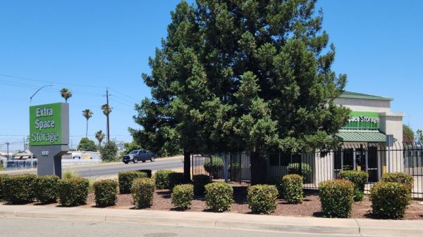 Extra Space Storage - 3510 - Sacramento - El Camino Ave - 1300 El Camino Avenue