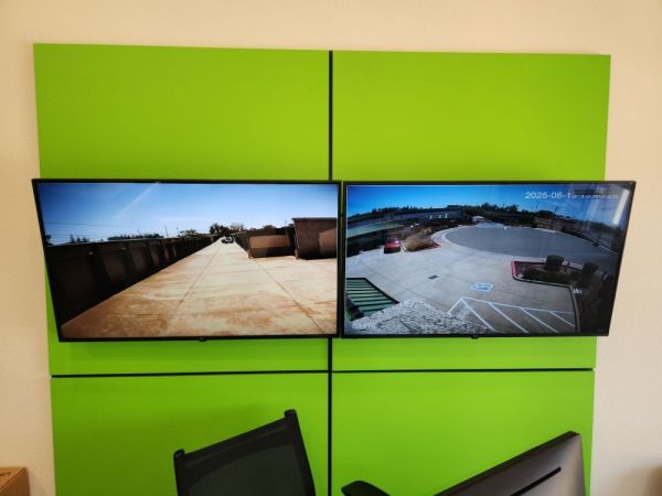 Extra Space Storage - 3510 - Sacramento - El Camino Ave - 1300 El Camino Avenue