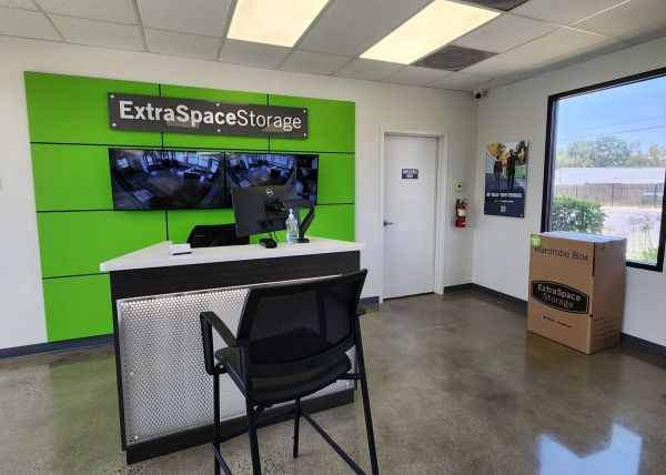 Extra Space Storage - 3747 - Riverside - Bellegrave Ave - 9356 Bellegrave Avenue