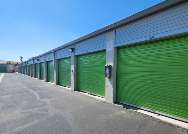 Extra Space Storage - 3747 - Riverside - Bellegrave Ave - 9356 Bellegrave Avenue