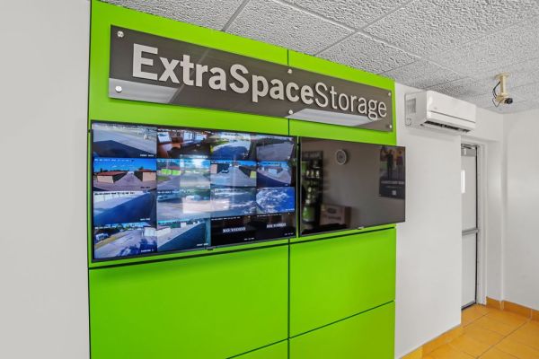 Extra Space Storage - 3013 - Rochester - Btn Henrietta Town Line Rd - 2585 Brighton Henrietta Town Line Road