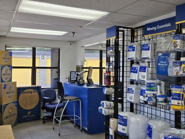 Extra Space Storage - 3061 - Fort Myers - Central Avenue - 3780 Central Avenue