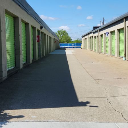 Extra Space Storage - 3091 - Cleveland - Neff Road - 19200 Neff Road