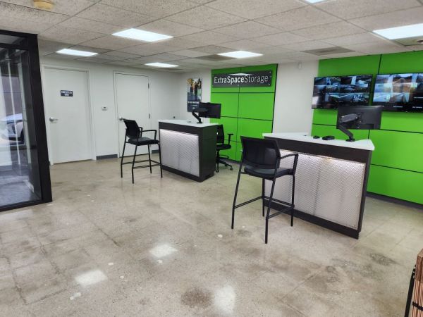 Extra Space Storage - 3094 - Eastlake - Erie Road - 1100 Erie Road