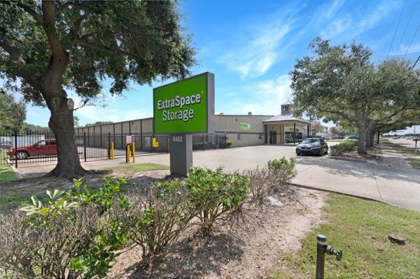Extra Space Storage - 3176 - Pasadena - Fairmont Parkway - 6402 Fairmont Parkway