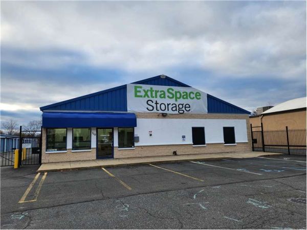 Extra Space Storage - 3197 - Bay Shore - Saxon Ave - 110 Saxon Avenue