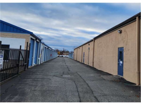 Extra Space Storage - 3197 - Bay Shore - Saxon Ave - 110 Saxon Avenue