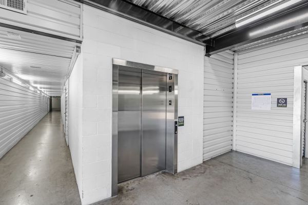 Extra Space Storage - 3331 - Round Rock - Sam Bass Road - 2715 Sam Bass Road