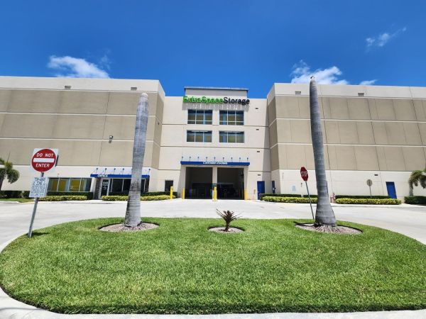 Extra Space Storage - 3392 - North Miami - 133rd St - 640 Northwest 133rd Street