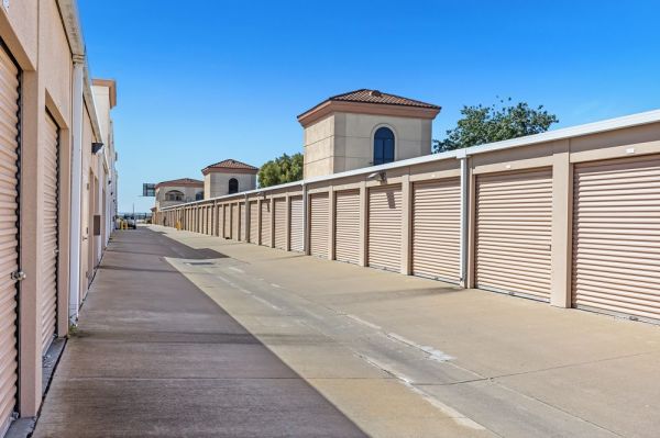 Extra Space Storage - 3511 - Sacramento - Bayou Way - 3800 Bayou Way
