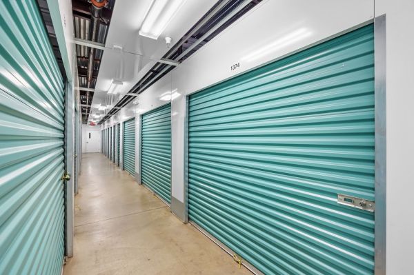 Extra Space Storage - 3511 - Sacramento - Bayou Way - 3800 Bayou Way
