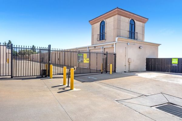 Extra Space Storage - 3511 - Sacramento - Bayou Way - 3800 Bayou Way