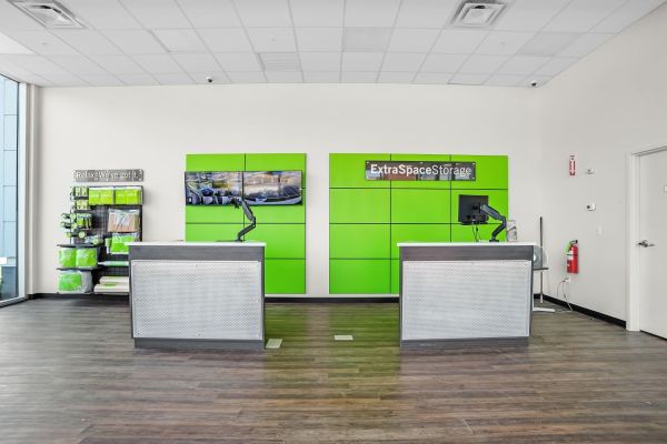 Extra Space Storage - 3564 - Kenmore - Kenmore Ave - 400 Kenmore Avenue