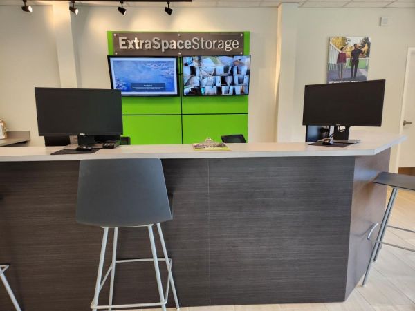 Extra Space Storage - 3620 - Winston-Salem - Robinhood Rd - 3265 Robinhood Road