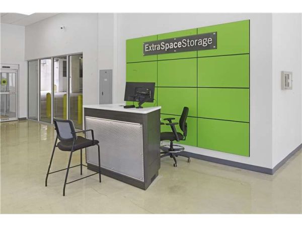 Extra Space Storage - 3739 - Miami - 39th Ave - 3095 Southwest 39th Avenue