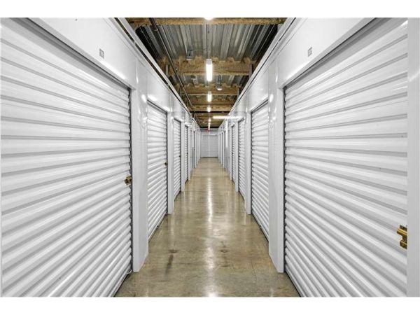Extra Space Storage - 3739 - Miami - 39th Ave - 3095 Southwest 39th Avenue